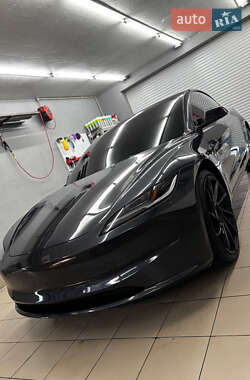 Седан Tesla Model 3 2024 в 