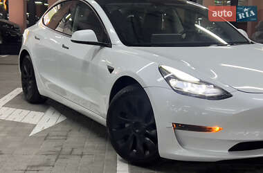 Седан Tesla Model 3 2023 в 