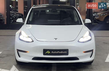 Седан Tesla Model 3 2023 в 
