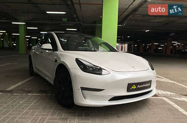Седан Tesla Model 3 2023 в 