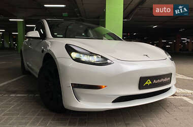 Седан Tesla Model 3 2023 в 