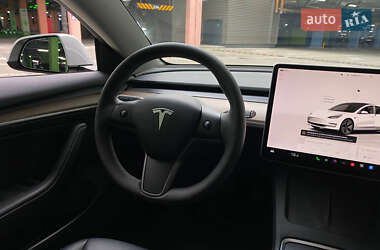 Седан Tesla Model 3 2023 в 