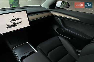 Седан Tesla Model 3 2023 в 