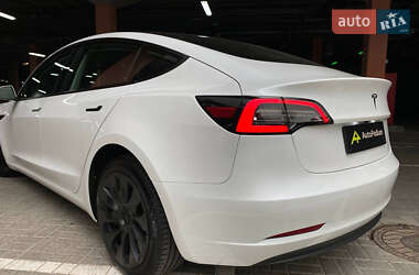 Седан Tesla Model 3 2023 в 