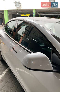 Седан Tesla Model 3 2023 в 
