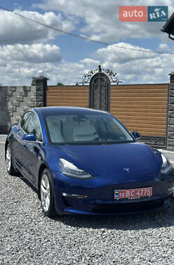 Седан Tesla Model 3 2020 в 