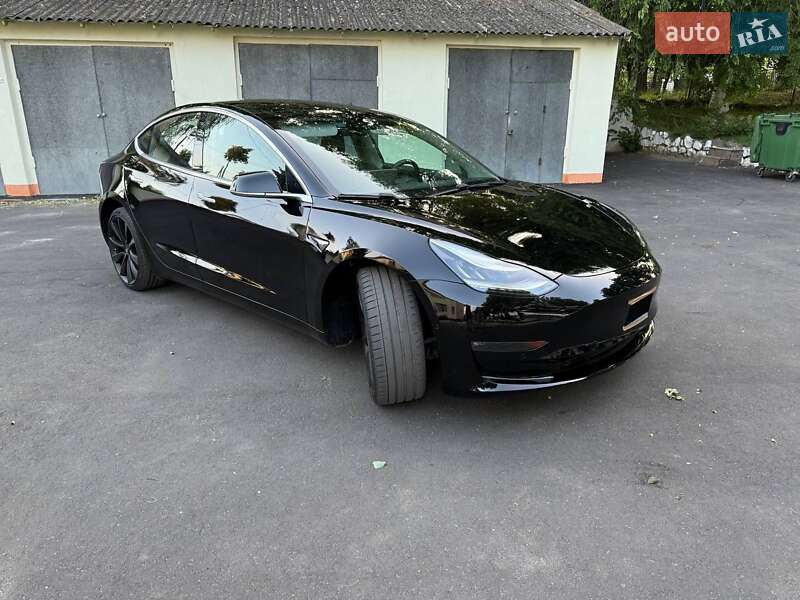 Седан Tesla Model 3 2018 в Виннице