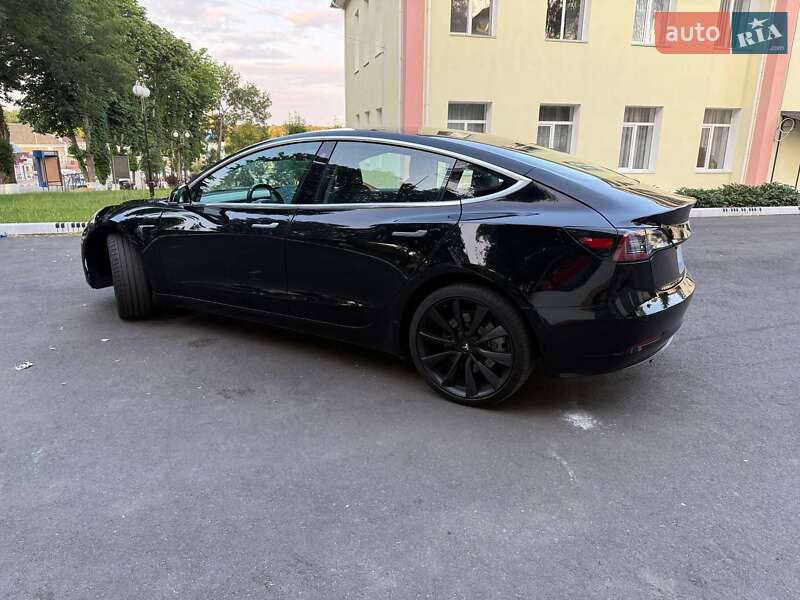 Седан Tesla Model 3 2018 в Виннице