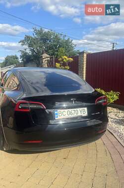 Седан Tesla Model 3 2021 в 