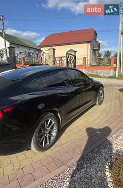 Седан Tesla Model 3 2021 в 