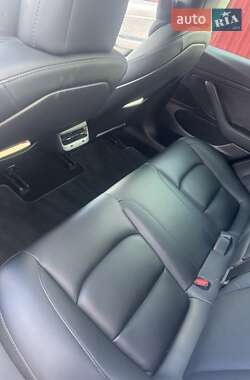 Седан Tesla Model 3 2021 в 