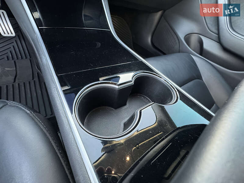 Седан Tesla Model 3 2019 в Кропивницькому