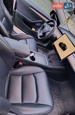 Седан Tesla Model 3 2022 в 