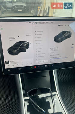 Седан Tesla Model 3 2019 в 