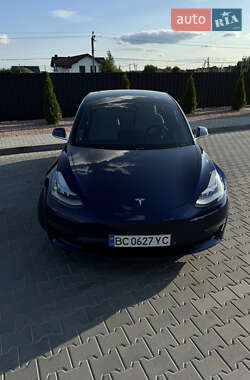 Седан Tesla Model 3 2020 в 