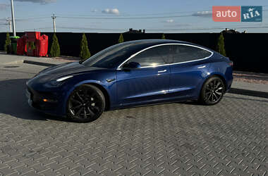 Седан Tesla Model 3 2020 в 
