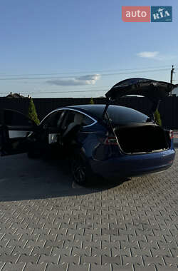Седан Tesla Model 3 2020 в 
