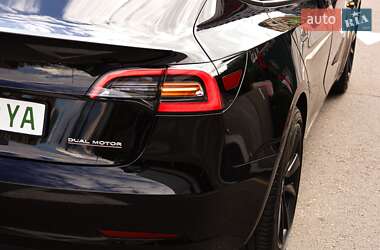 Седан Tesla Model 3 2023 в 