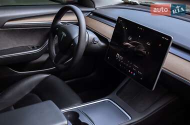 Седан Tesla Model 3 2023 в 