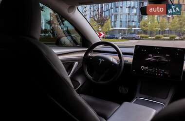 Седан Tesla Model 3 2023 в 