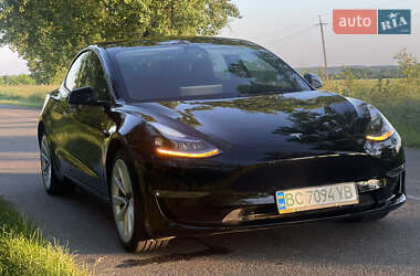 Седан Tesla Model 3 2022 в 