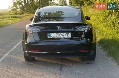 Седан Tesla Model 3 2022 в 