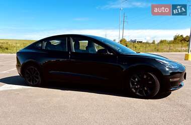 Седан Tesla Model 3 2023 в 