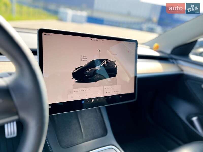 Седан Tesla Model 3 2023 в Ровно