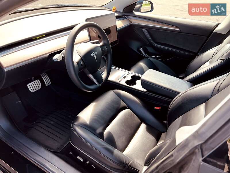 Седан Tesla Model 3 2023 в Ровно