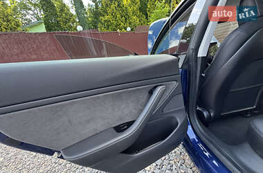 Седан Tesla Model 3 2019 в 
