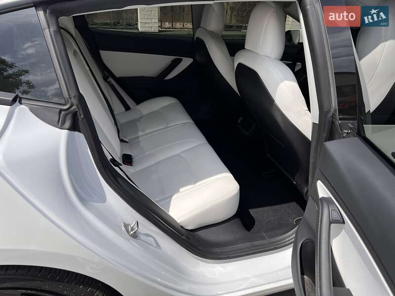 Седан Tesla Model 3 2021 в Полтаві