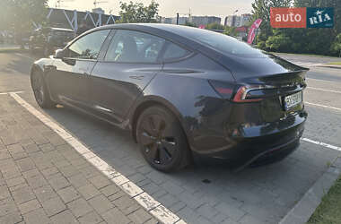 Седан Tesla Model 3 2024 в 