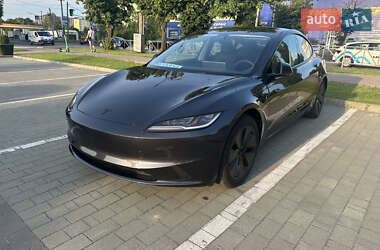 Седан Tesla Model 3 2024 в 
