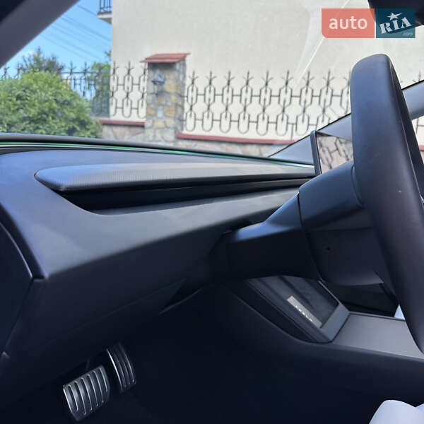 Седан Tesla Model 3 2024 в Львове