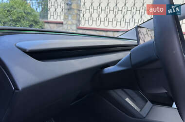 Седан Tesla Model 3 2024 в 