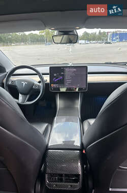 Седан Tesla Model 3 2019 в 