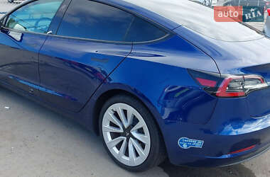 Седан Tesla Model 3 2021 в 