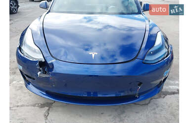 Седан Tesla Model 3 2021 в 