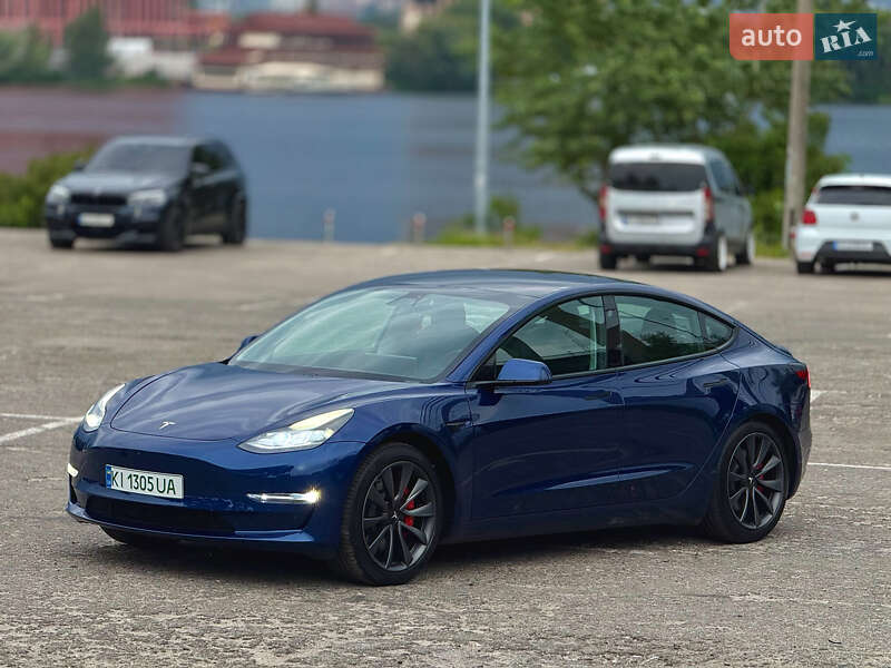 Седан Tesla Model 3 2021 в Киеве