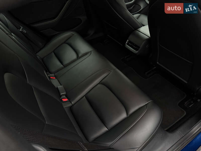 Седан Tesla Model 3 2021 в Киеве