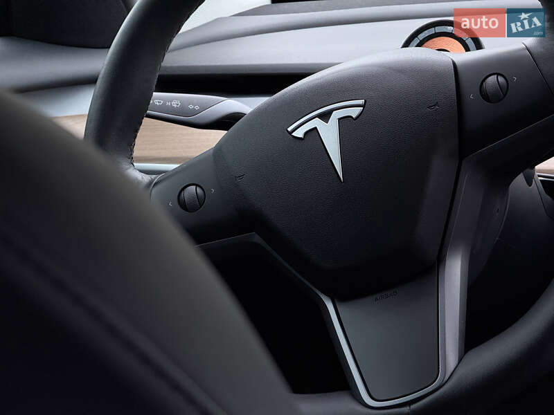 Седан Tesla Model 3 2021 в Киеве