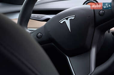 Седан Tesla Model 3 2021 в 