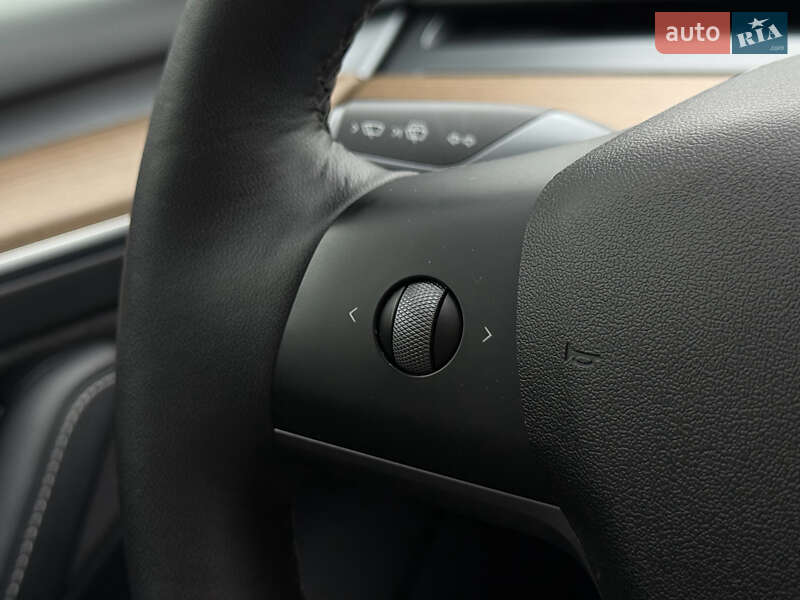Седан Tesla Model 3 2021 в Киеве