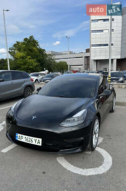 Седан Tesla Model 3 2021 в 