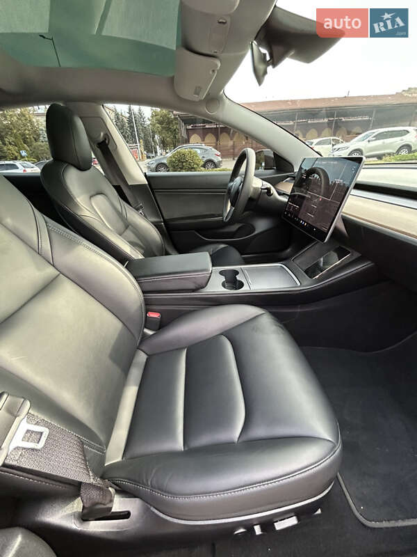 Седан Tesla Model 3 2021 в Днепре