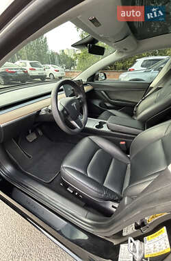 Седан Tesla Model 3 2021 в 