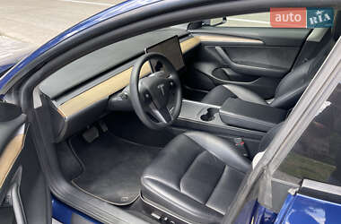 Седан Tesla Model 3 2022 в 