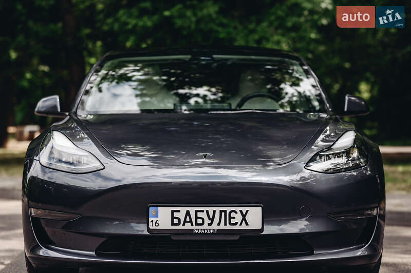 Tesla Model 3 2022