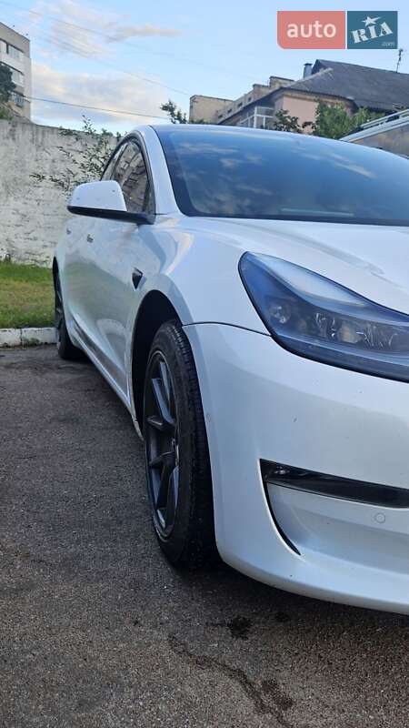 Седан Tesla Model 3 2021 в Києві