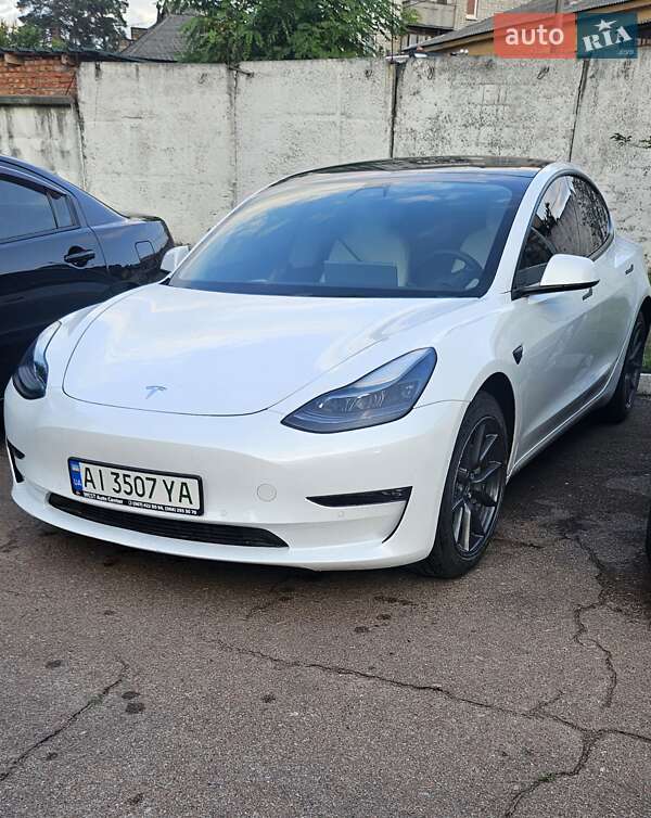 Седан Tesla Model 3 2021 в Києві